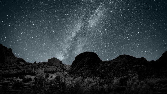 怎么把C盘旁边的两个区删掉？